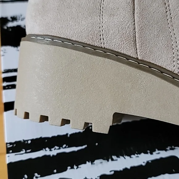 Dolce Vita Lug Sole Chelsea Boot, New In Box, Size 9.5 Color: Camel - Picture 6 of 15